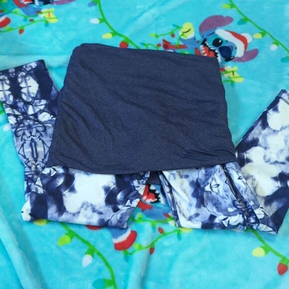 Lululemon Yin To You Crop Pant with Skirt Ink Blot White Blue size 4 - Picture 2 of 4